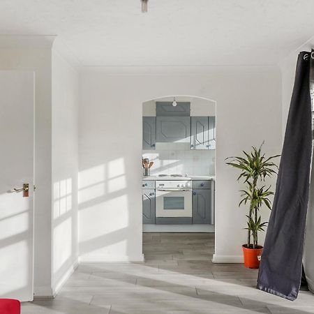 Cozy Luton Town Centre Retreat Apartment ภายนอก รูปภาพ