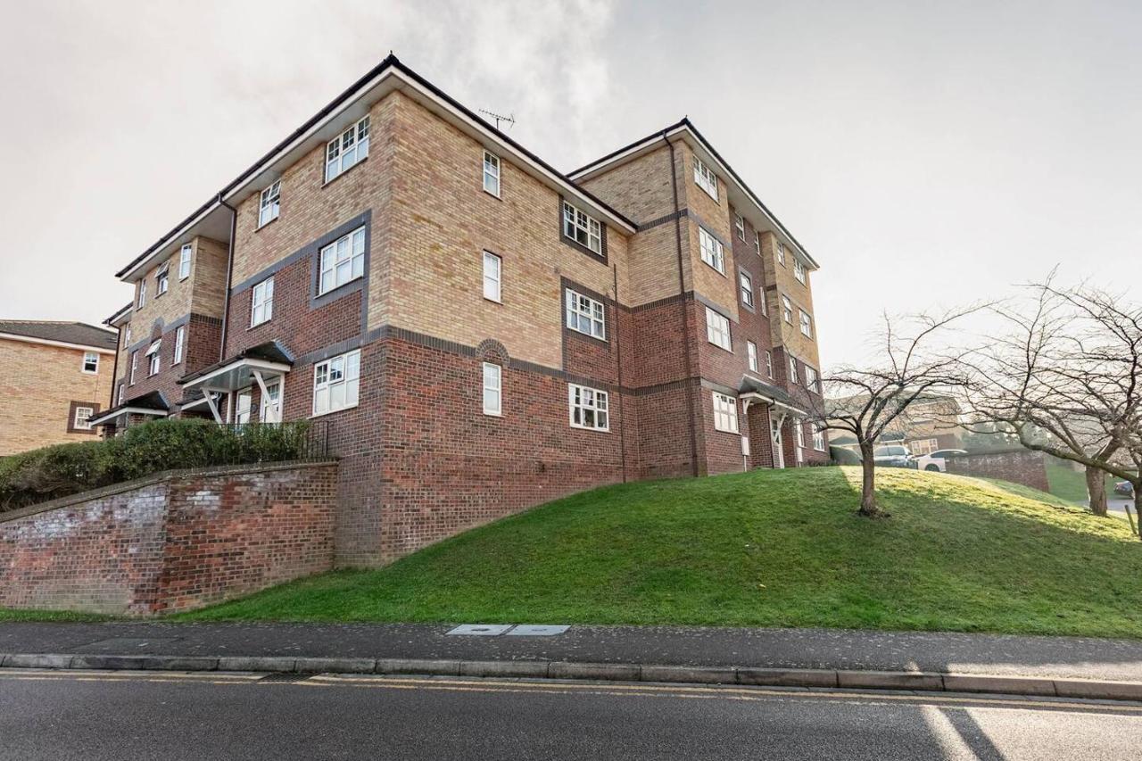 Cozy Luton Town Centre Retreat Apartment ภายนอก รูปภาพ
