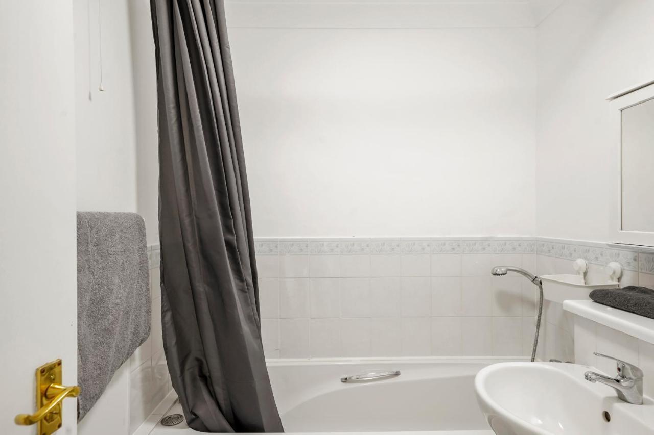 Cozy Luton Town Centre Retreat Apartment ภายนอก รูปภาพ