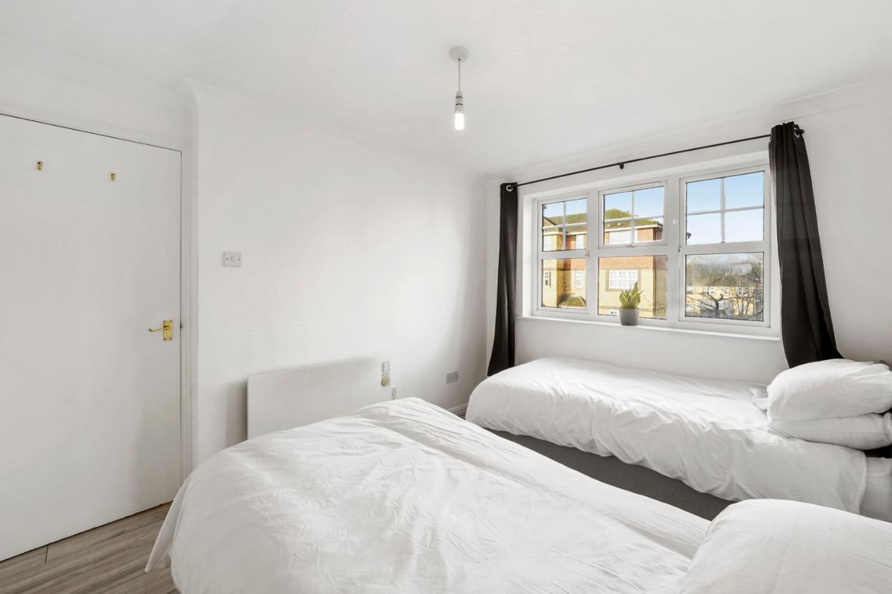 Cozy Luton Town Centre Retreat Apartment ภายนอก รูปภาพ