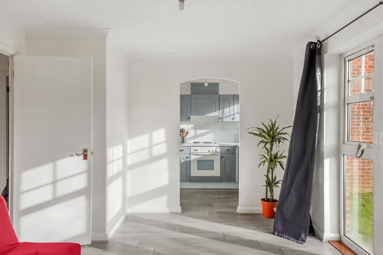 Cozy Luton Town Centre Retreat Apartment ภายนอก รูปภาพ