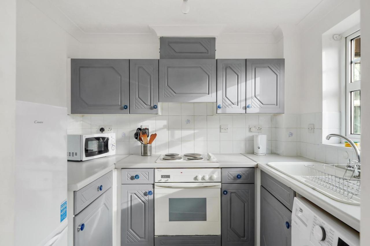 Cozy Luton Town Centre Retreat Apartment ภายนอก รูปภาพ